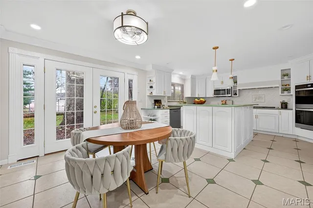 $550,000 | 805 Phaeton Drive, Manchester, MO 63021