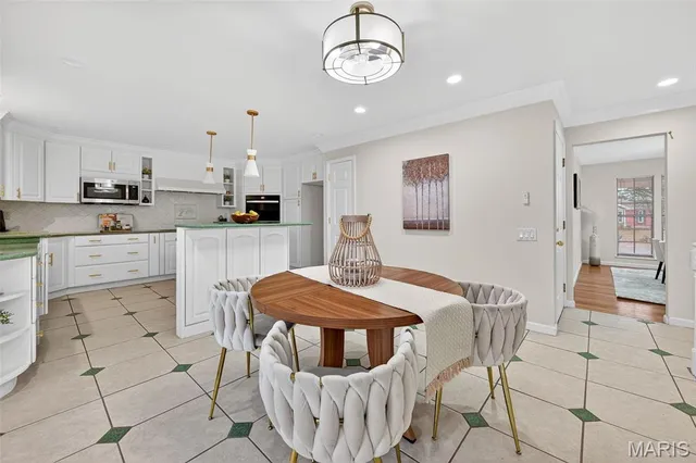 $550,000 | 805 Phaeton Drive, Manchester, MO 63021