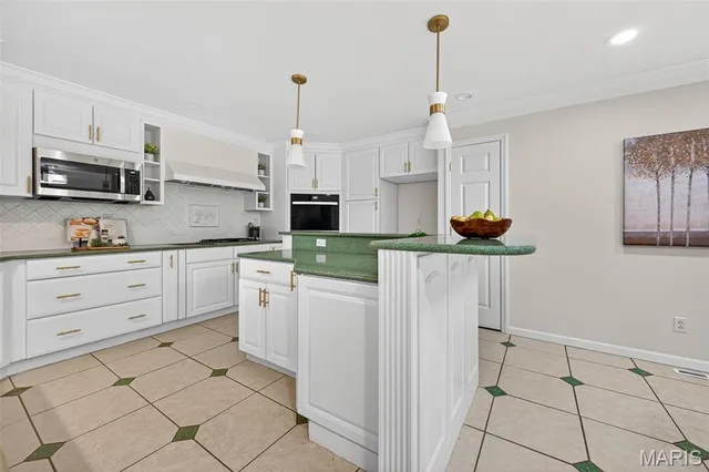 $550,000 | 805 Phaeton Drive, Manchester, MO 63021