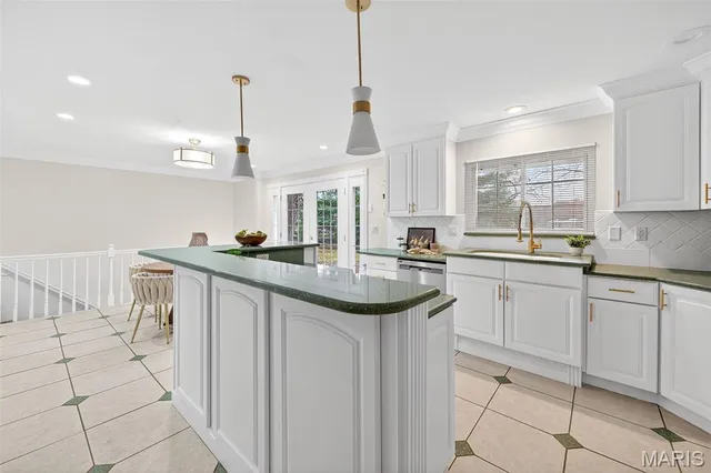 $550,000 | 805 Phaeton Drive, Manchester, MO 63021