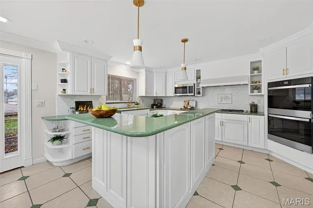 $550,000 | 805 Phaeton Drive, Manchester, MO 63021