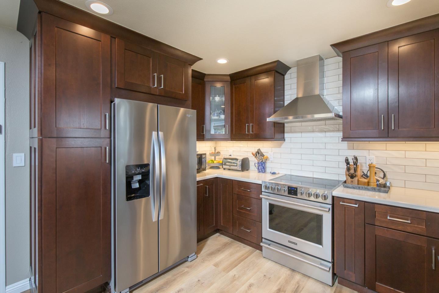 21901 McClellan Road Cupertino, CA 95014 - Photo 17 of 25 Gallery Image 17