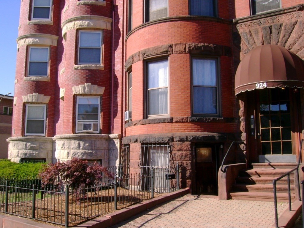 924 Beacon Street, Unit 6 Boston, MA 02215 - Photo 2 of 28 a view of a building with sitting area