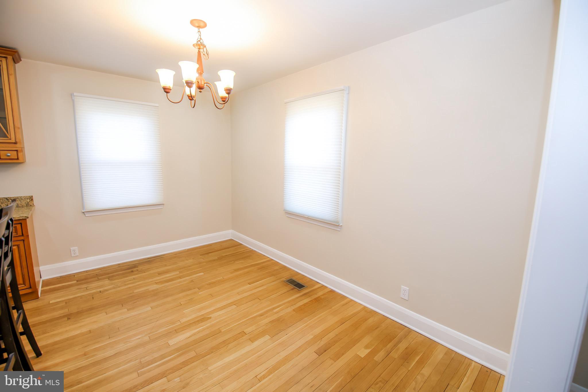 331 Westshire Road Baltimore, MD 21229 - Photo 11 of 42 Dining area