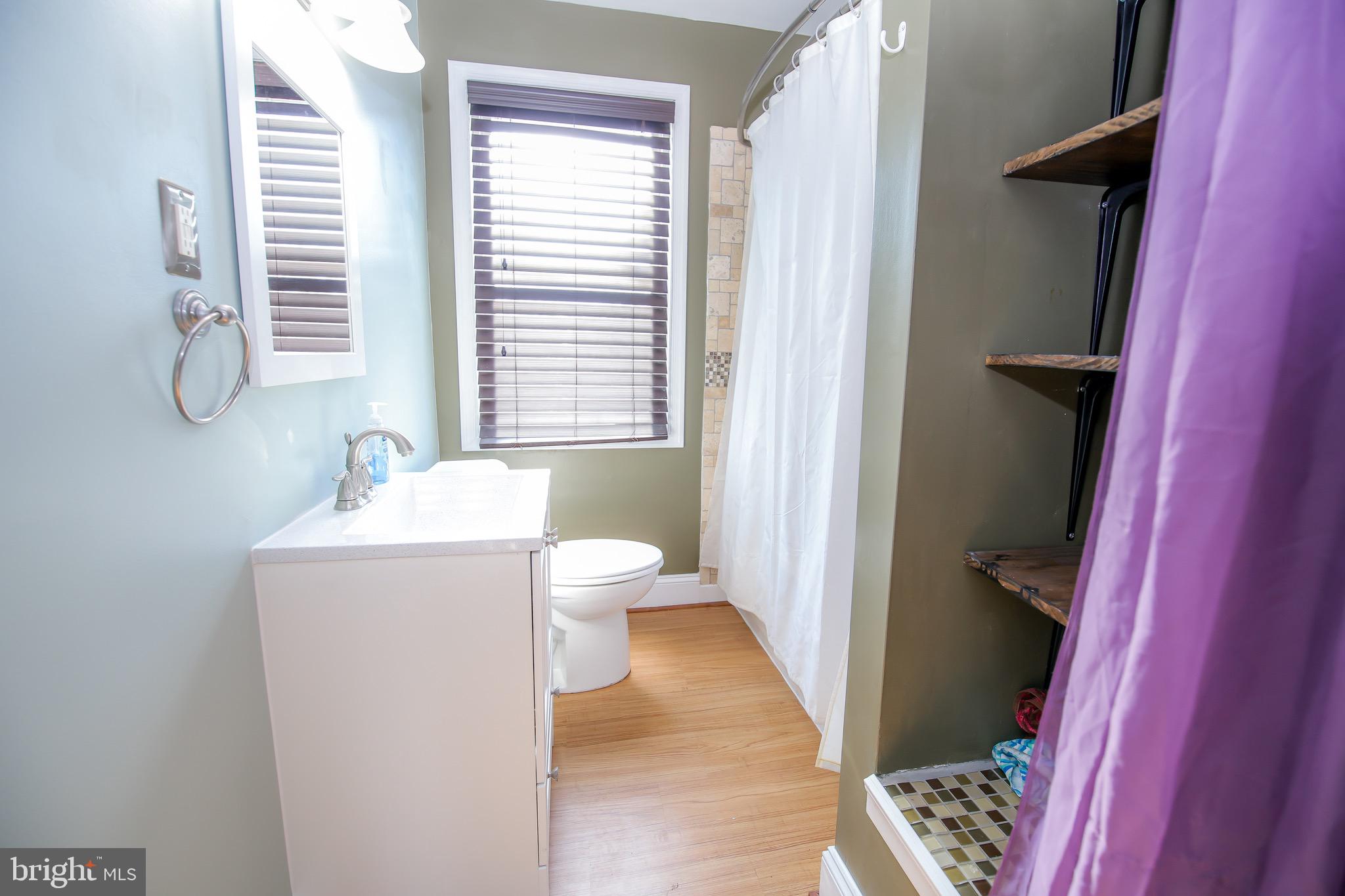 331 Westshire Road Baltimore, MD 21229 - Photo 13 of 42 Upper level bathroom