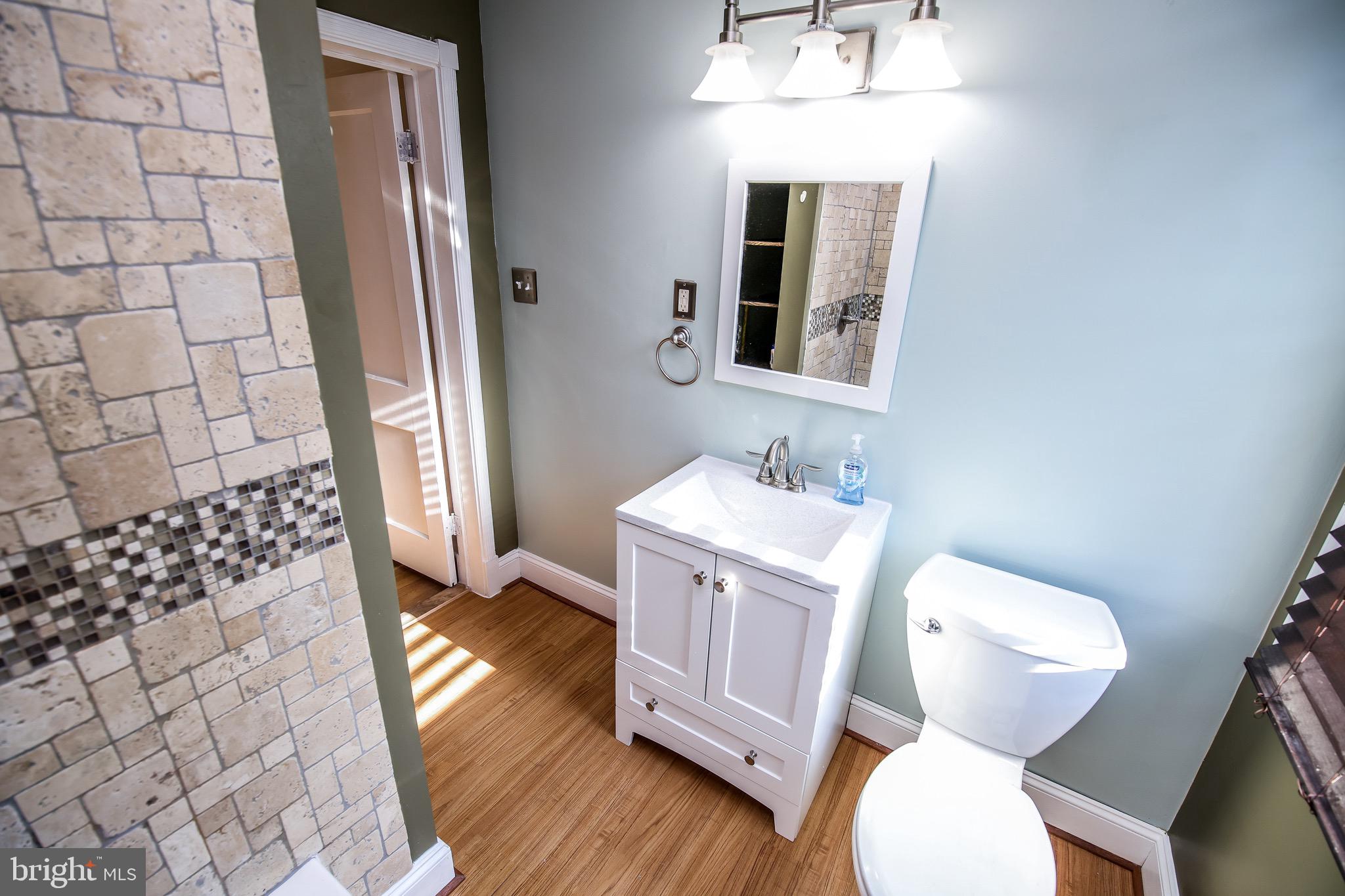 331 Westshire Road Baltimore, MD 21229 - Photo 15 of 42 Upper level bathroom