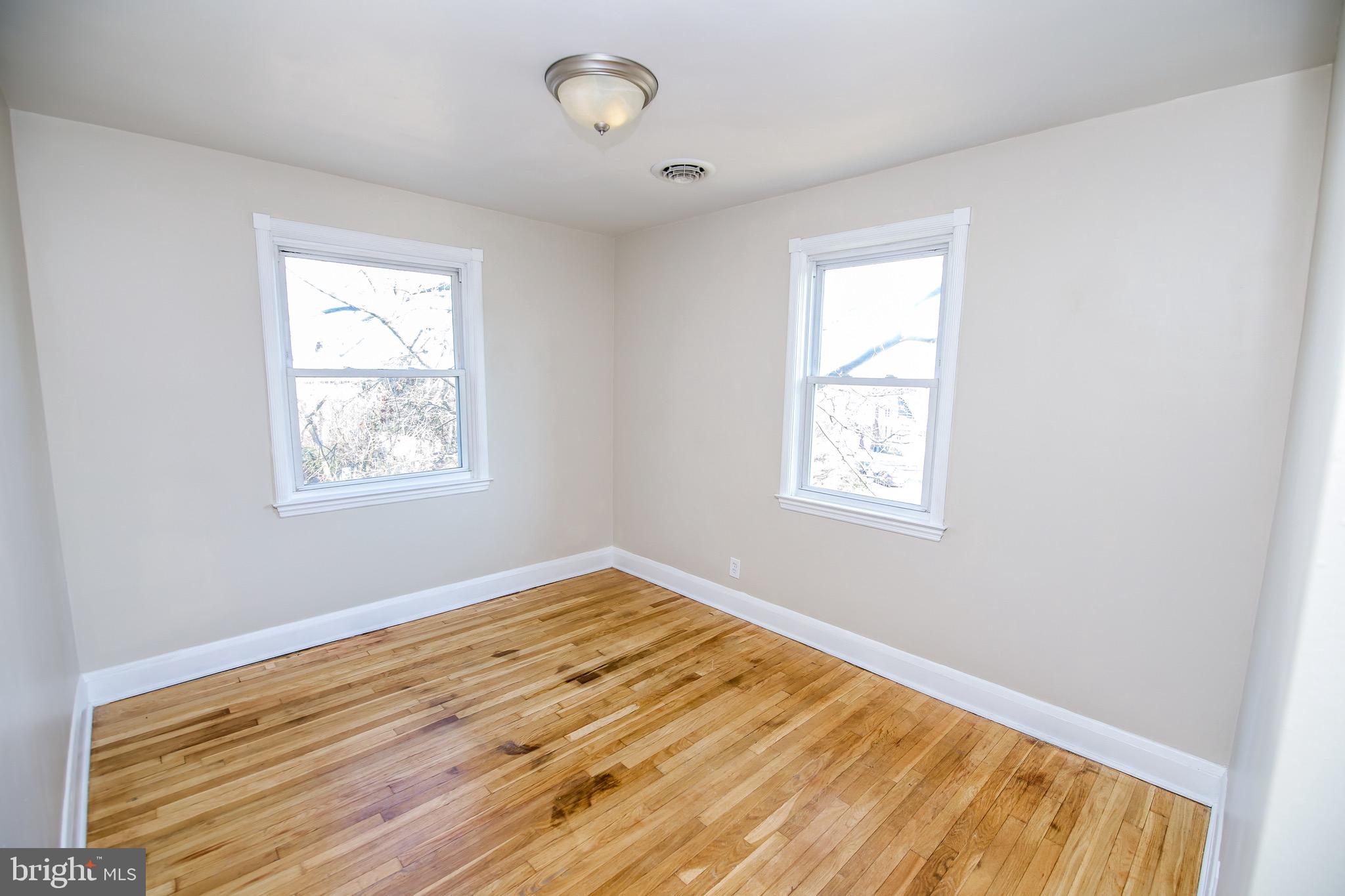 331 Westshire Road Baltimore, MD 21229 - Photo 22 of 42 Bedroom 3