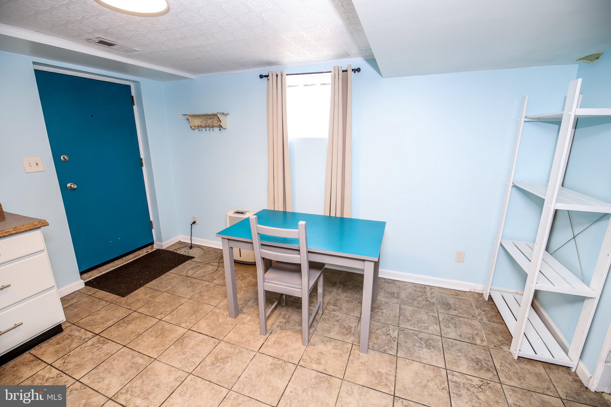 331 Westshire Road Baltimore, MD 21229 - Photo 26 of 42 Lower level in-law suite