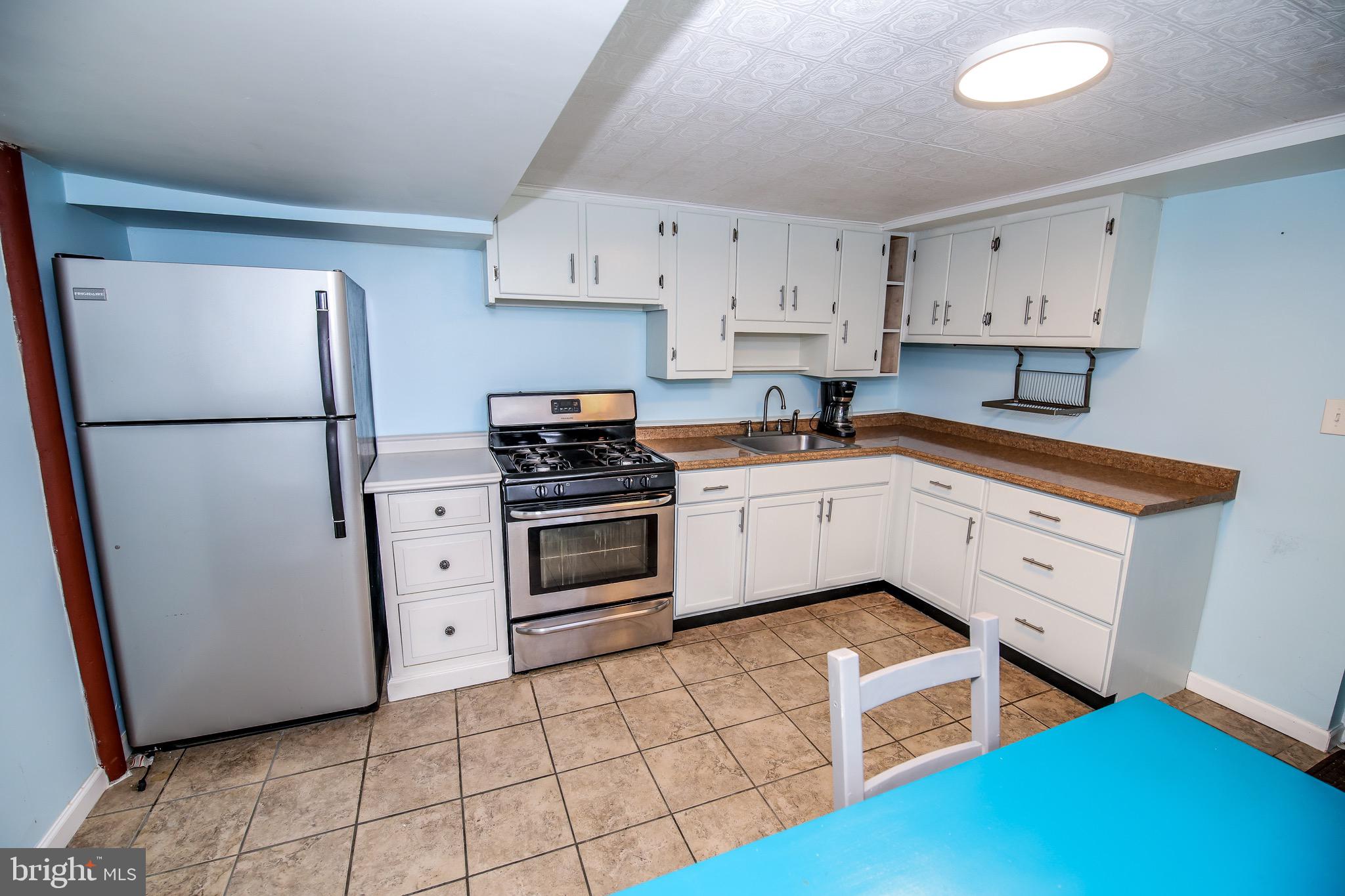 331 Westshire Road Baltimore, MD 21229 - Photo 28 of 42 Lower level in-law suite