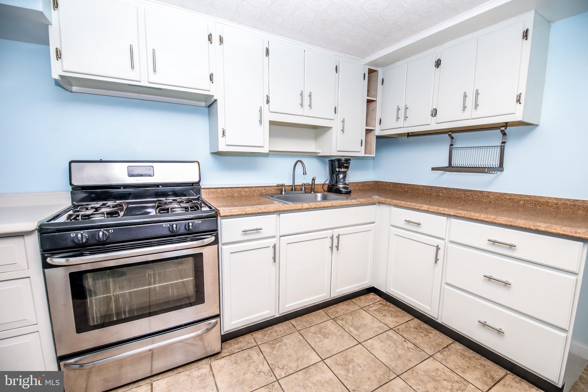 331 Westshire Road Baltimore, MD 21229 - Photo 29 of 42 Lower level in-law suite