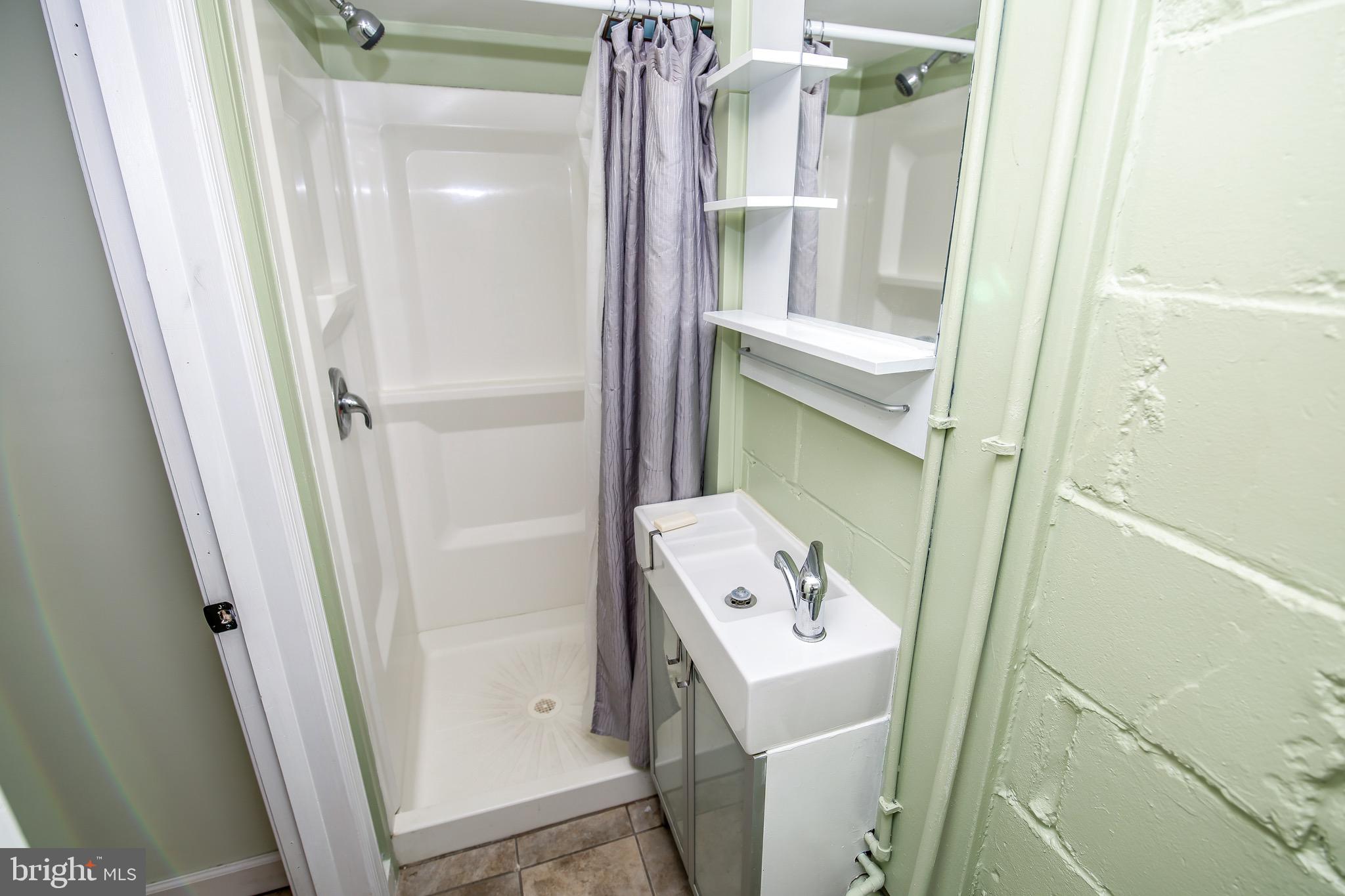 331 Westshire Road Baltimore, MD 21229 - Photo 31 of 42 Lower level in-law suite