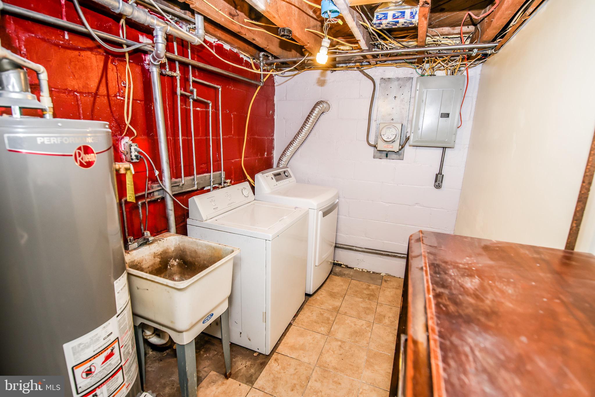 331 Westshire Road Baltimore, MD 21229 - Photo 32 of 42 Laundry room