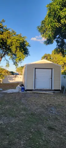 a view of outdoor space with city view
