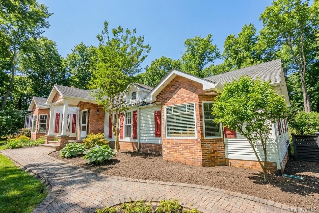 150 Quaker Path Setauket, NY 11733 - Photo 4 of 40