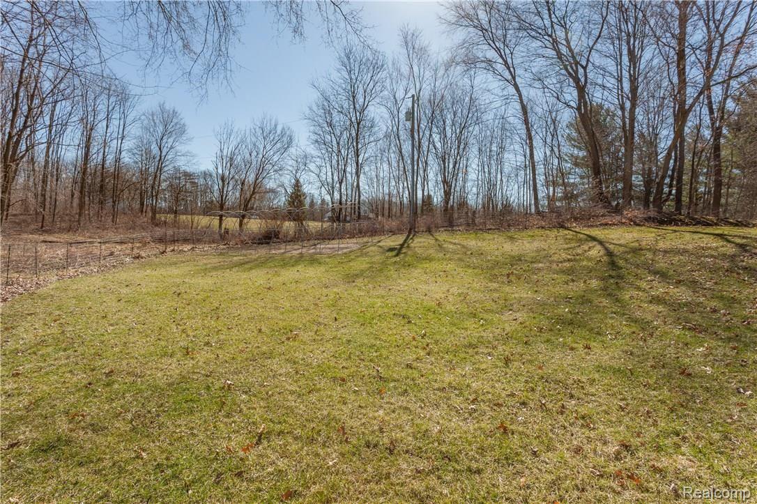 2310 Pingree Road Howell, MI 48843 - Photo 34 of 41 IMG_3685.jpg