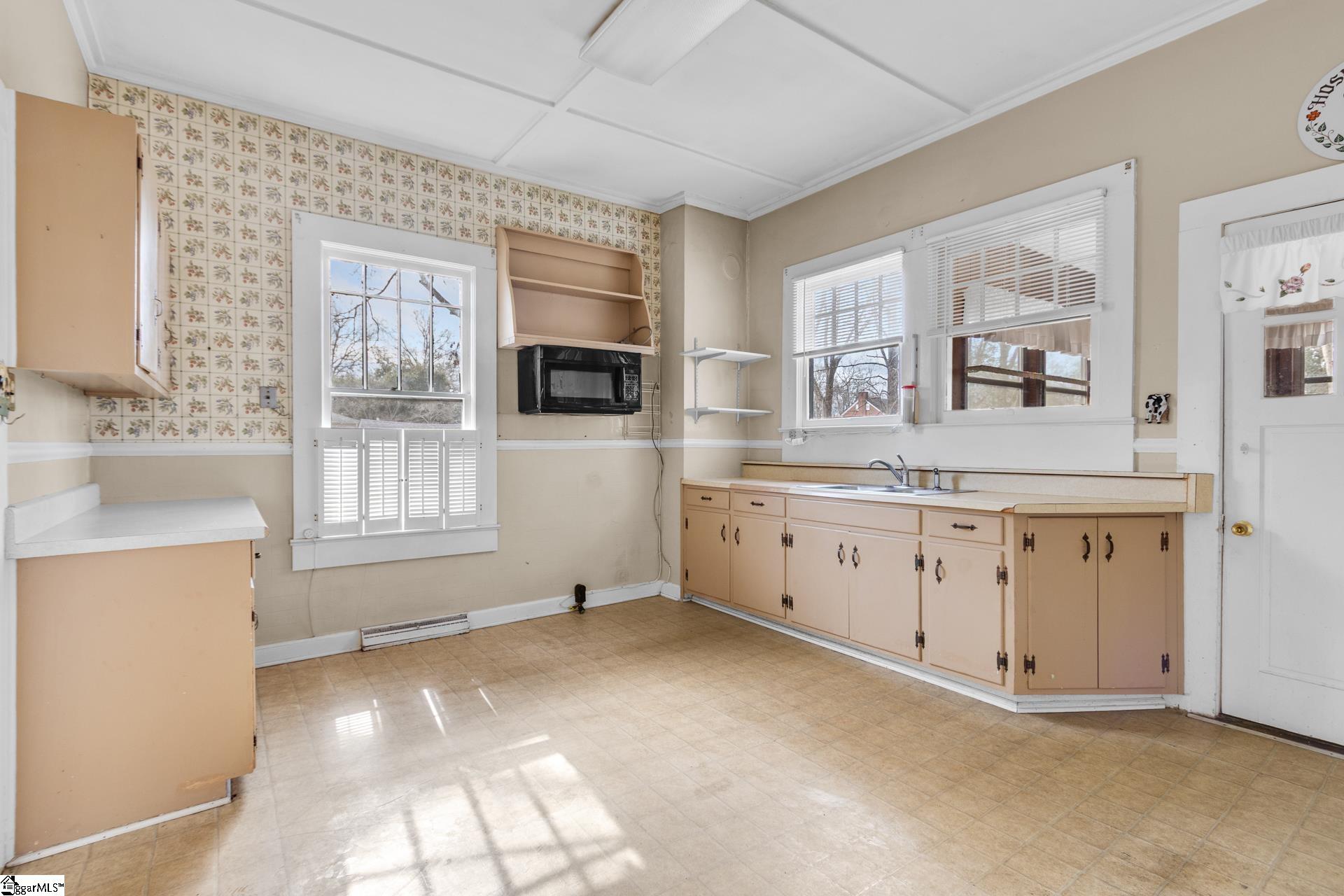 304 Cedar Street Clinton, SC 29325 - Photo 15 of 44