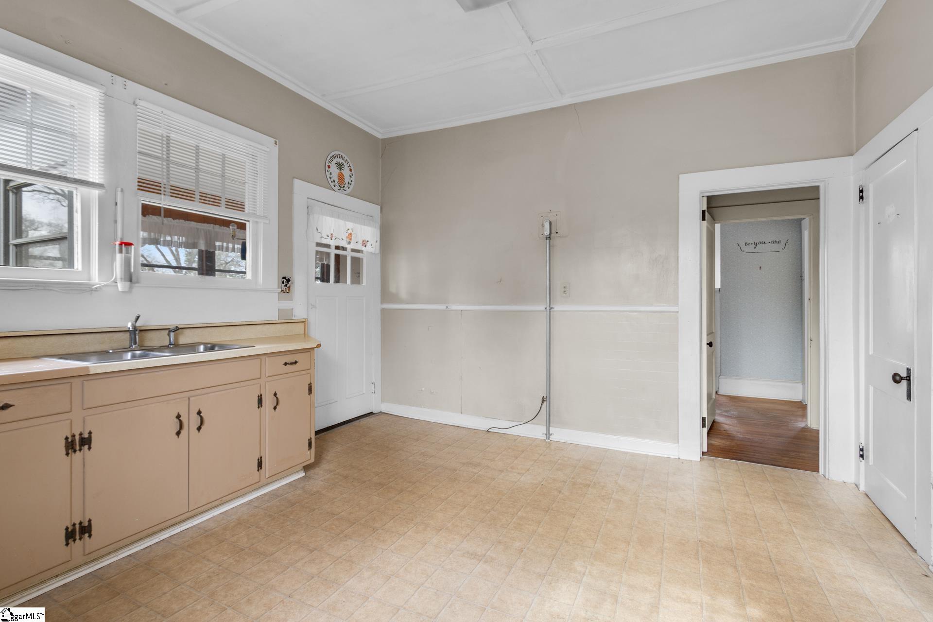 304 Cedar Street Clinton, SC 29325 - Photo 28 of 44