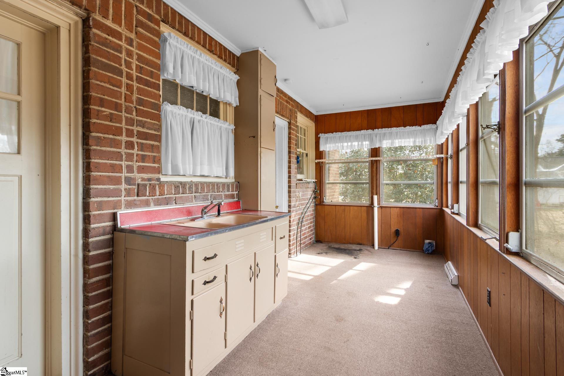 304 Cedar Street Clinton, SC 29325 - Photo 35 of 44