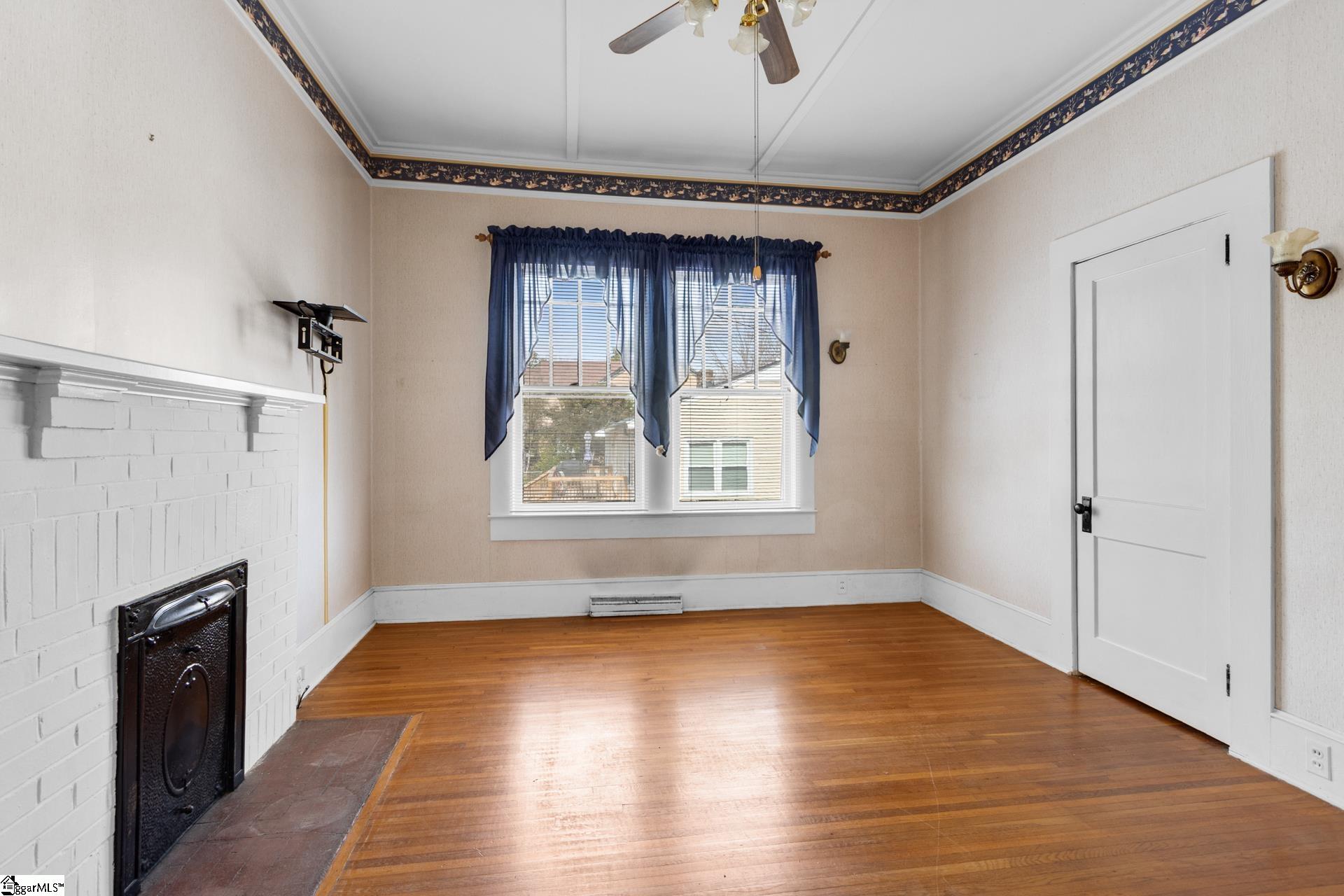 304 Cedar Street Clinton, SC 29325 - Photo 4 of 44