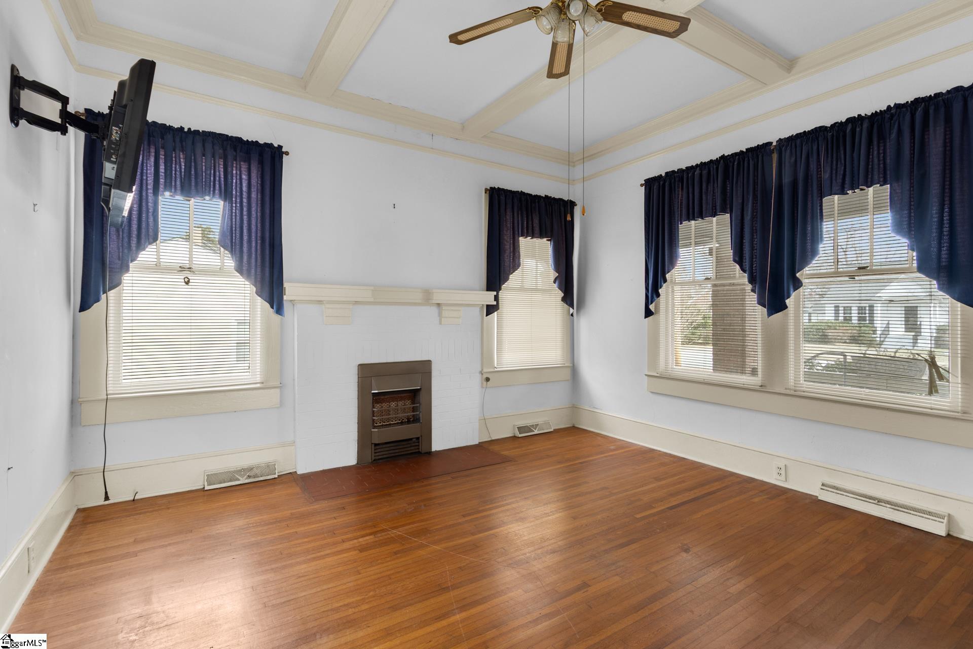 304 Cedar Street Clinton, SC 29325 - Photo 9 of 44