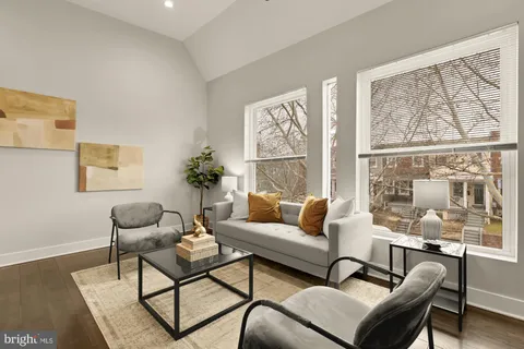 $385,000 | 1605 F Street Northeast, Unit 4, Washington, DC 20002