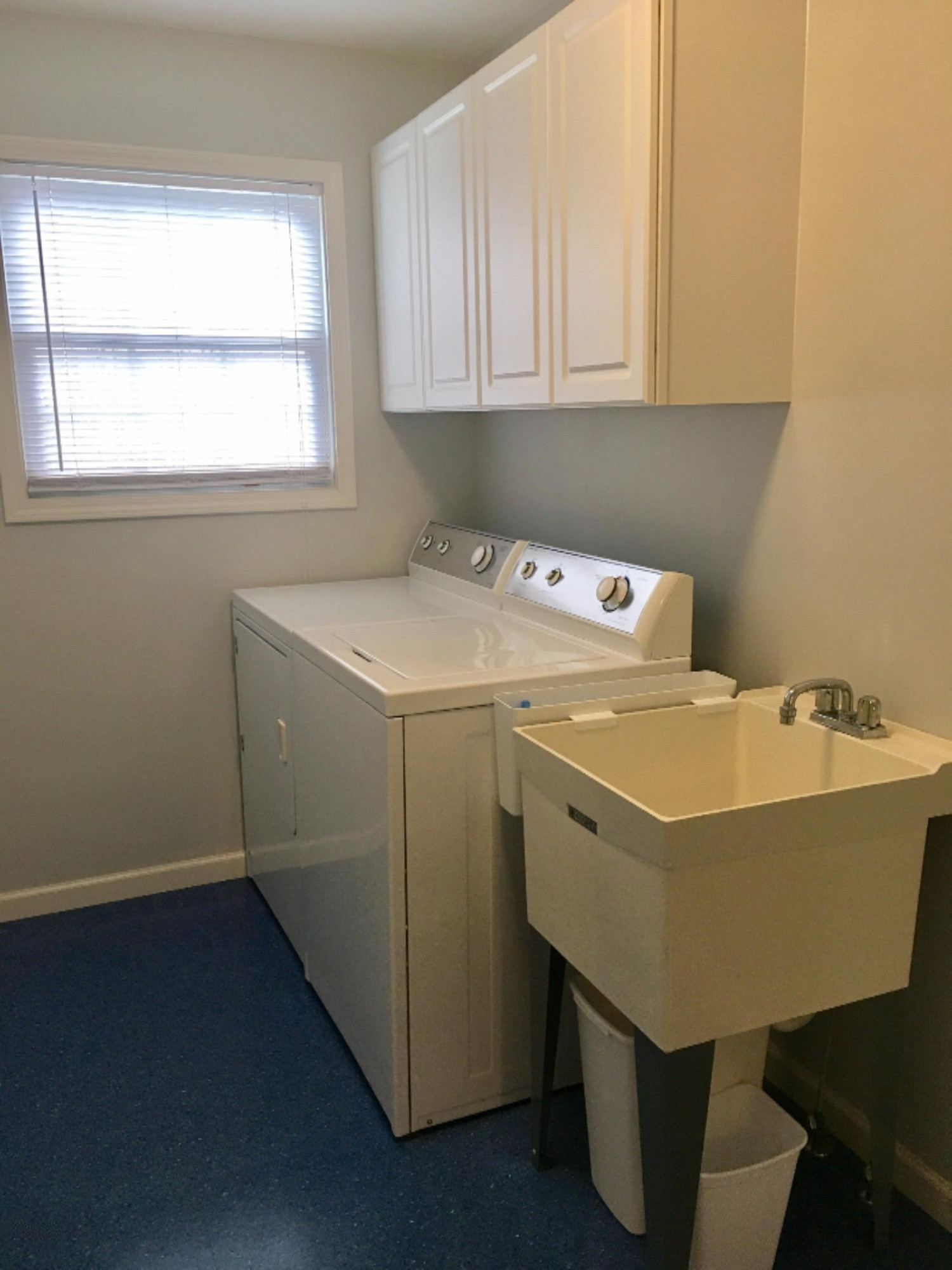 626 Ravine Drive Manistee, MI 49660 - Photo 22 of 29 Laundry room