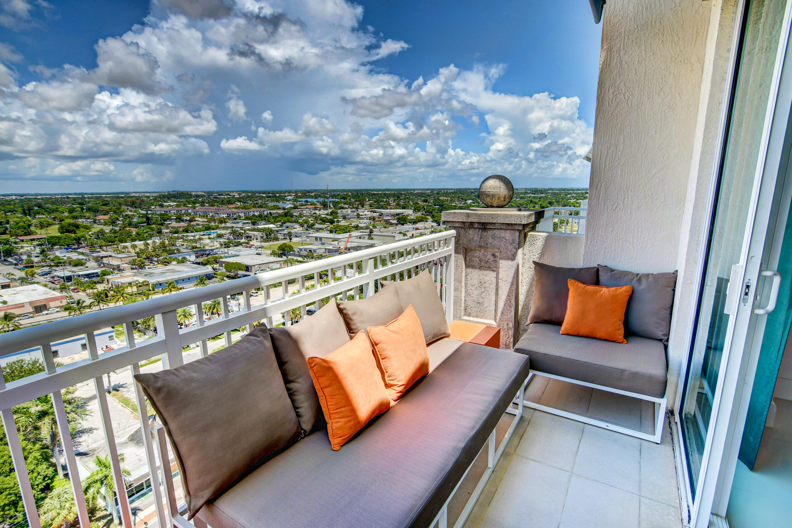 450 North Federal Highway, Unit PH03 Boynton Beach, FL 33435 - Photo 25 of 41 a view of sitting area with furniture