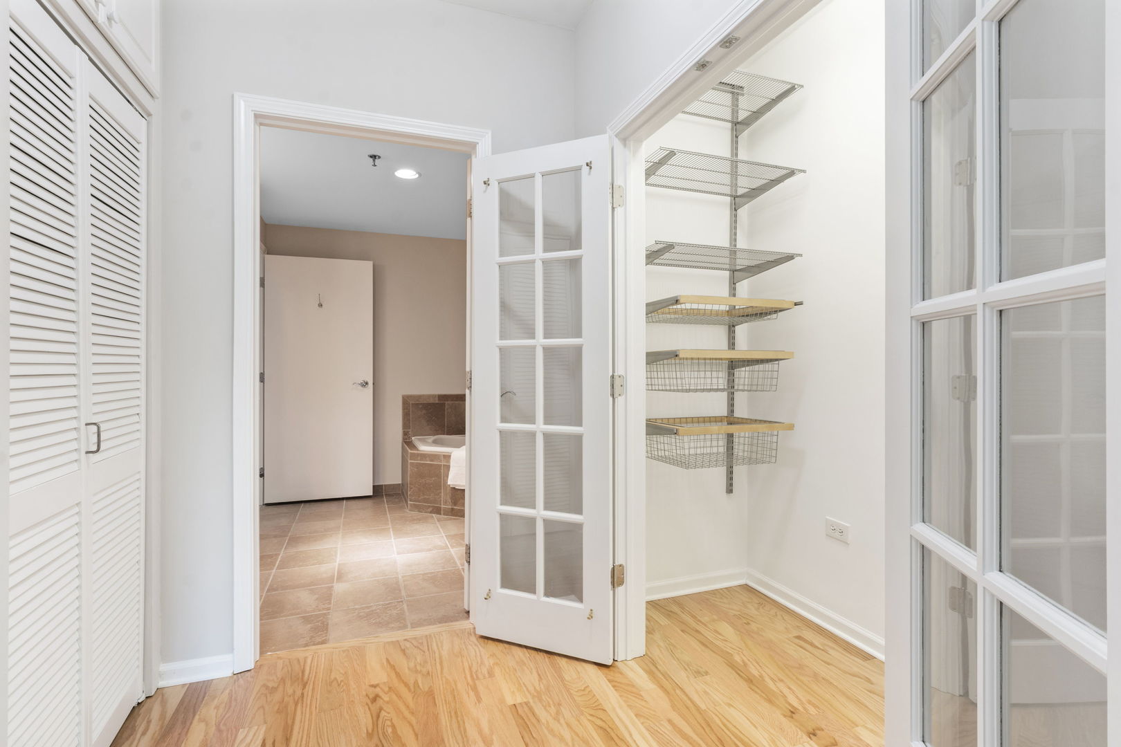 1515 South Prairie Avenue, Unit 508 Chicago, IL 60605 - Photo 12 of 22 a view of a room with wooden floor and white walls