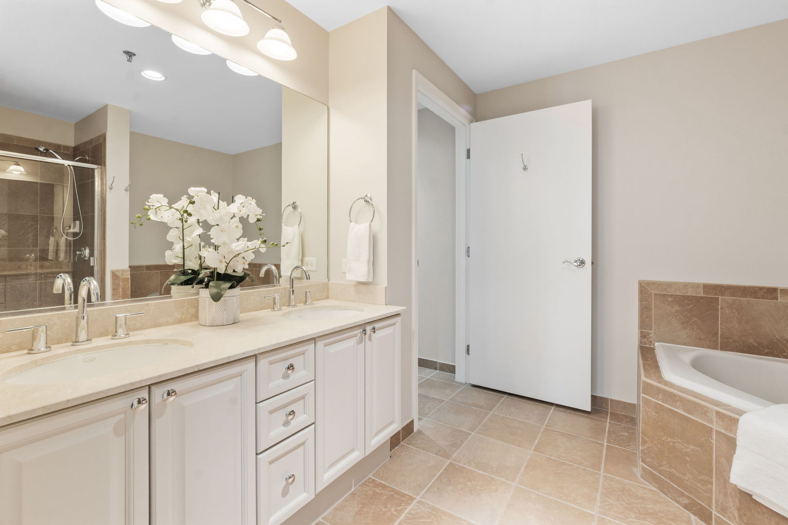 1515 South Prairie Avenue, Unit 508 Chicago, IL 60605 - Photo 13 of 22 a spacious bathroom with a granite countertop sink a mirror and a