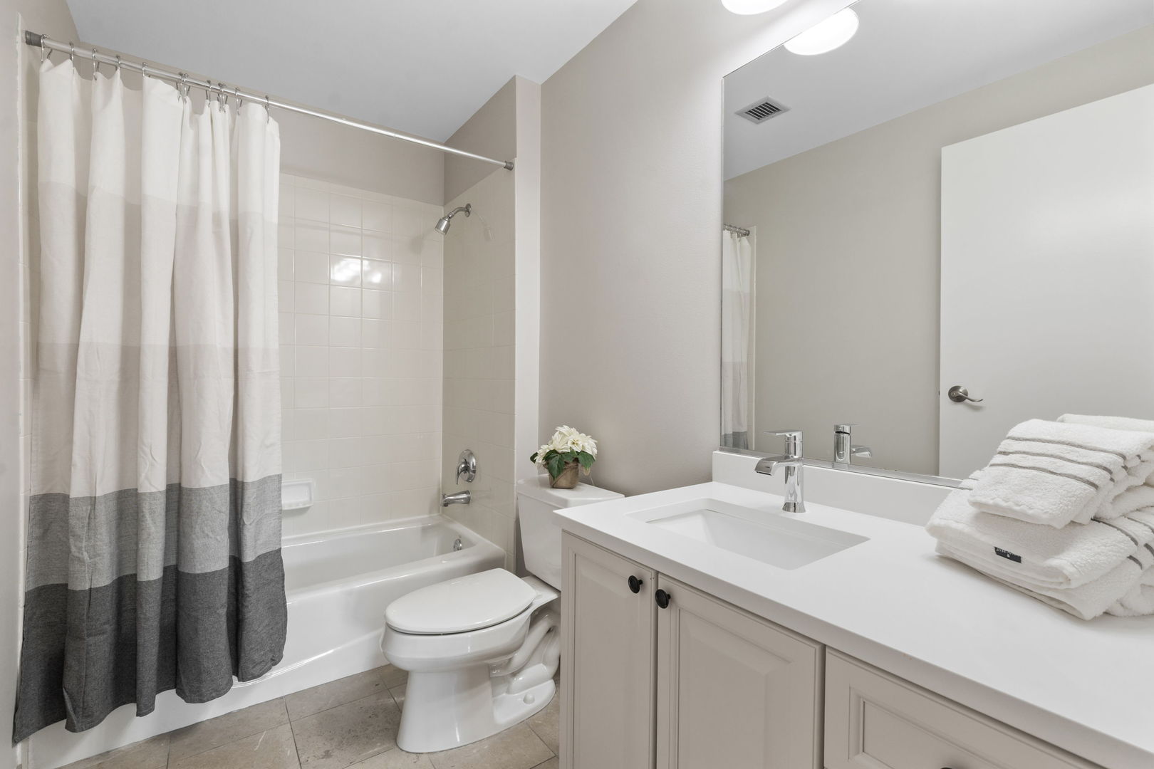 1515 South Prairie Avenue, Unit 508 Chicago, IL 60605 - Photo 16 of 22 a bathroom with a sink a toilet and shower