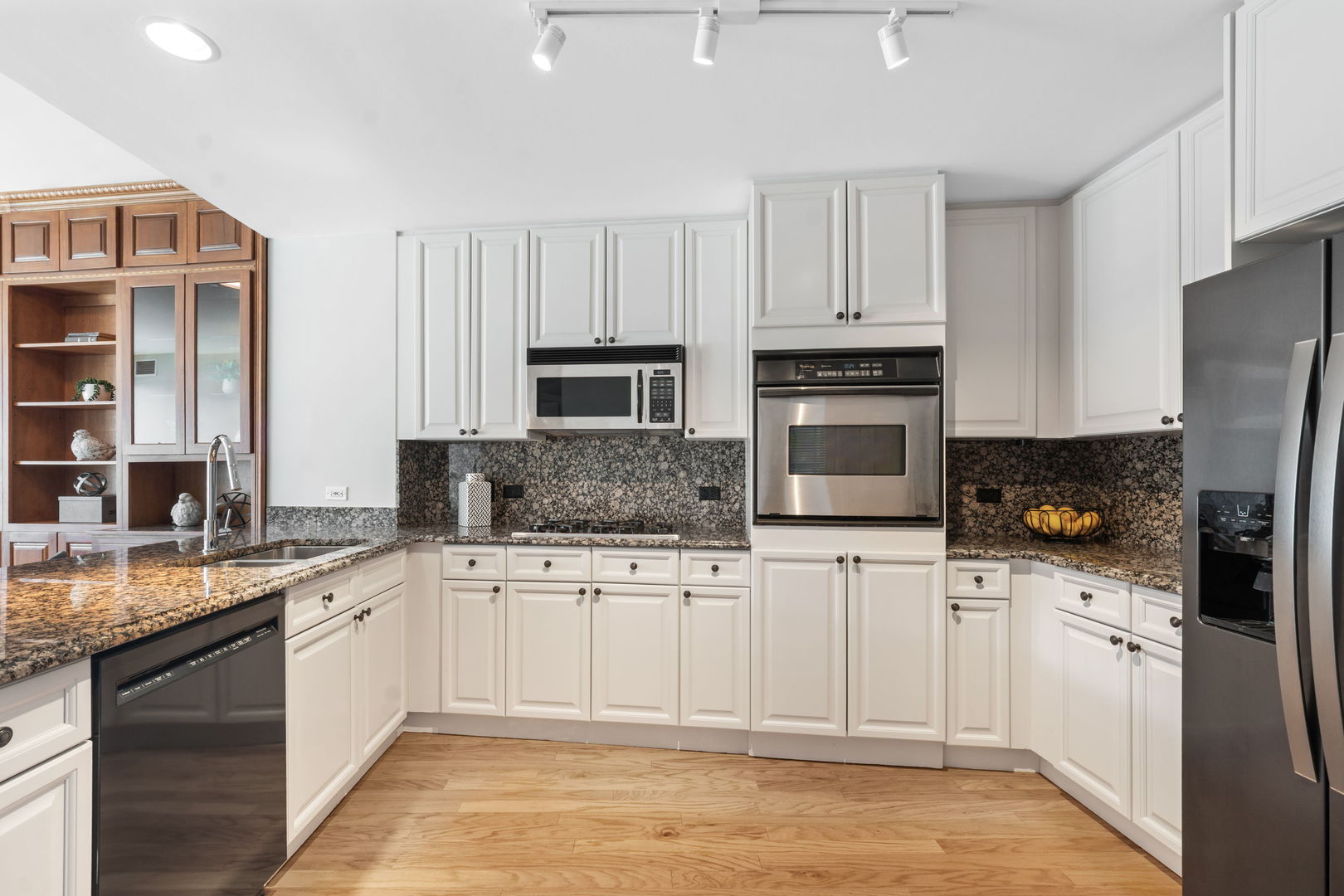 1515 South Prairie Avenue, Unit 508 Chicago, IL 60605 - Photo 6 of 22 a kitchen with stainless steel appliances granite countertop a stove a sink and a microwave