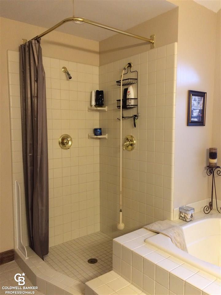 10900 Metcalf Road Yale, MI 48097 - Photo 24 of 69 This is a view of the master bathroom shower.