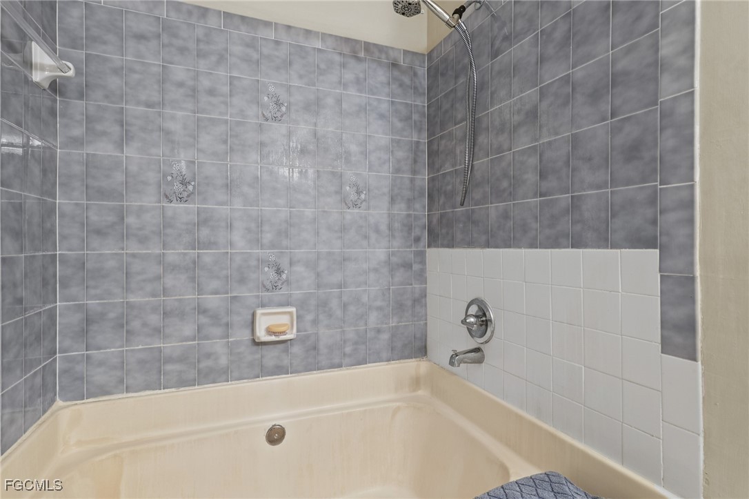 571 2nd Street Southeast Naples, FL 34117 - Photo 18 of 31 a bathroom with a bathtub