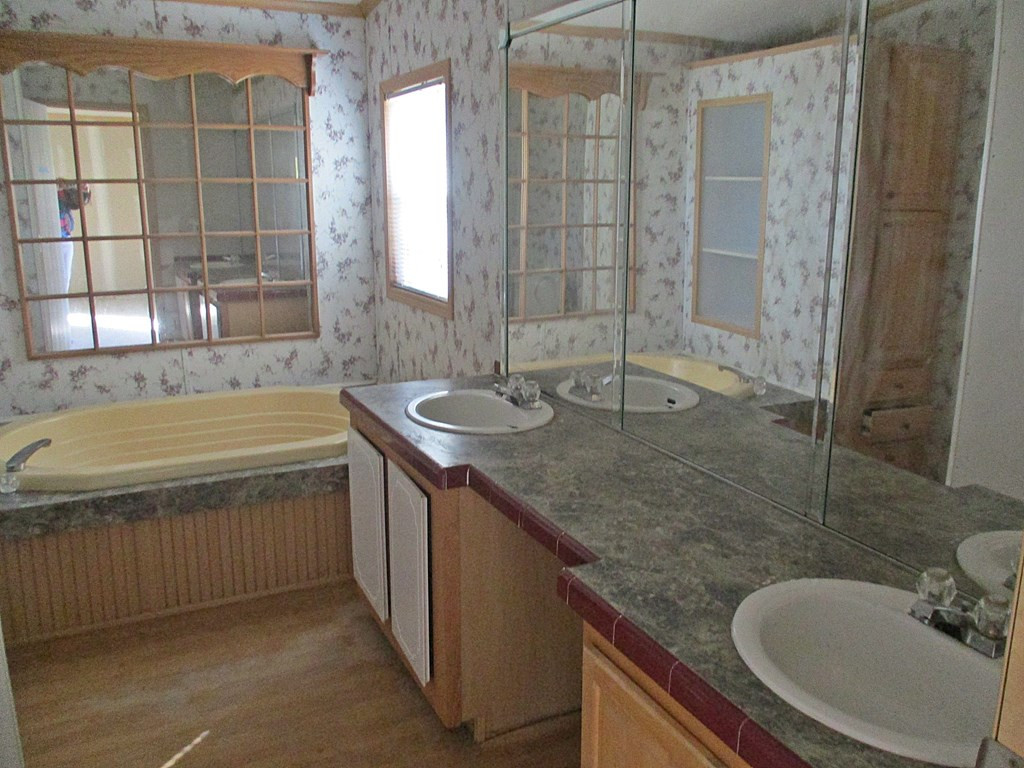 773 Bennock Mill Road Augusta, GA 30906 - Photo 9 of 13 Master Bath