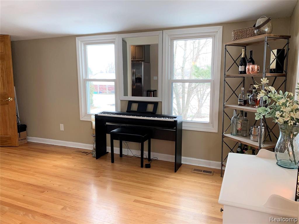 5823 Hinchey Road Howell, MI 48843 - Photo 8 of 47