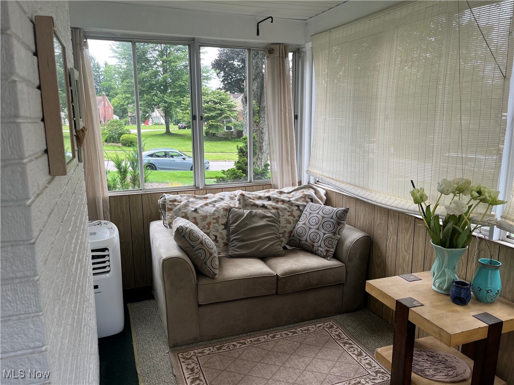 134 Ridgewood Drive Youngstown, OH 44512 - Photo 10 of 29 View of sunroom / solarium