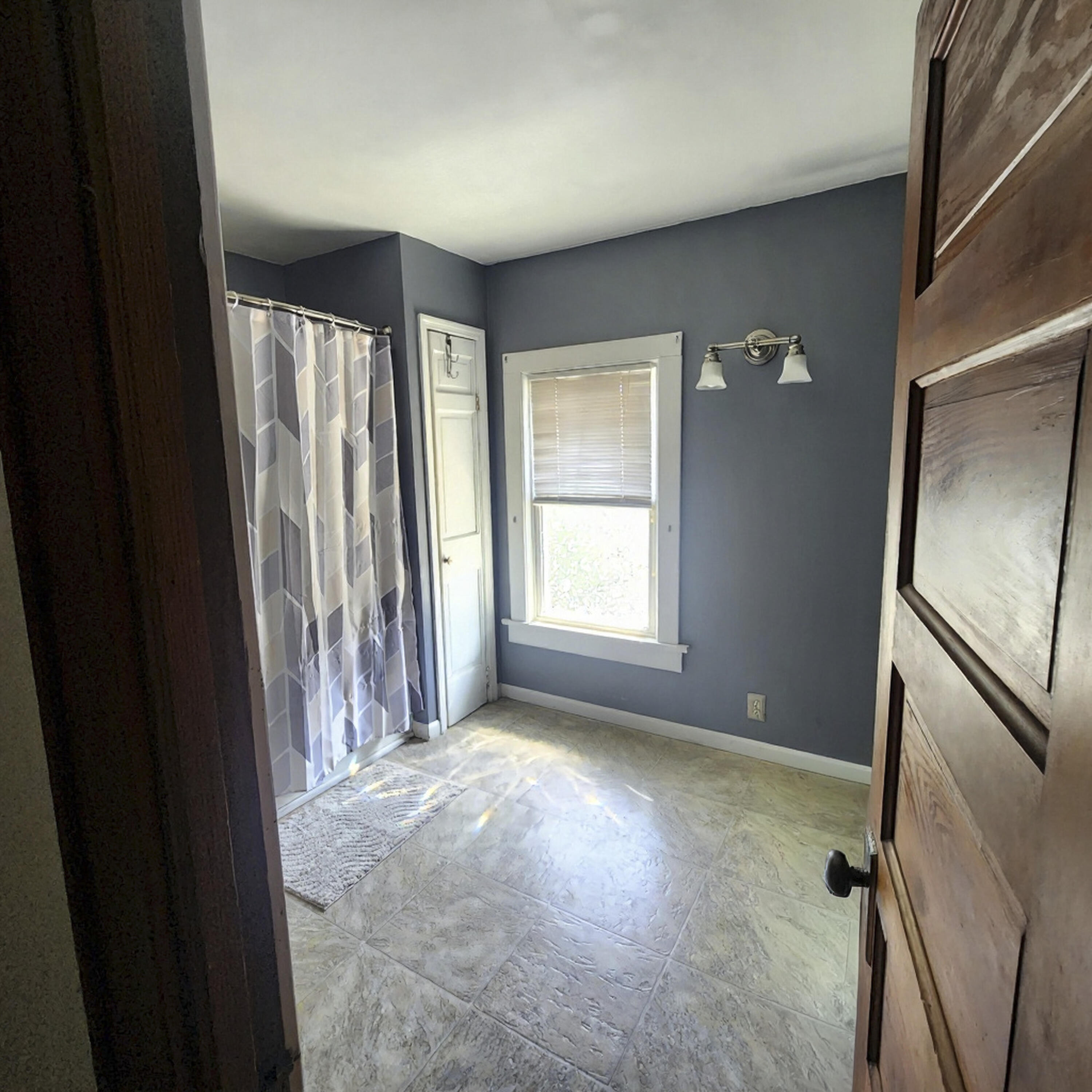529 West Boulevard Racine, WI 53405 - Photo 10 of 20 upstairs bath 1