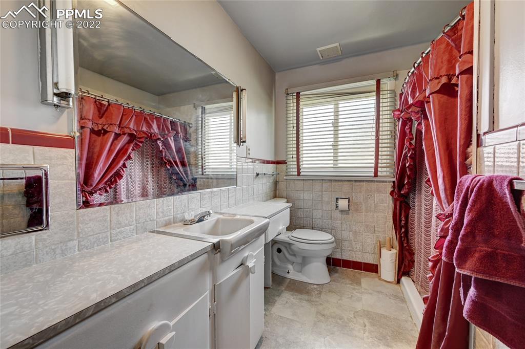 630 West Cheyenne Road Colorado Springs, CO 80906 - Photo 10 of 15 a bathroom with a sink toilet and shower
