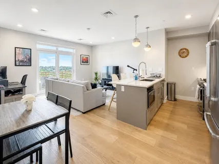 $699,000 | 1650 Commonwealth Avenue, Unit 605, Boston, MA 02135