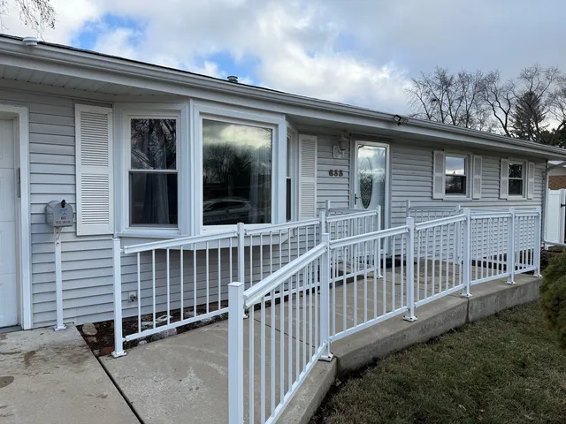 $325,000 | 833 Sheldon Avenue, Aurora, IL 60506