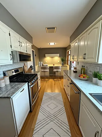 $325,000 | 833 Sheldon Avenue, Aurora, IL 60506