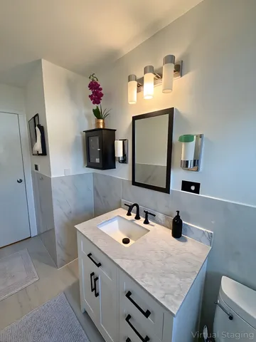 $325,000 | 833 Sheldon Avenue, Aurora, IL 60506