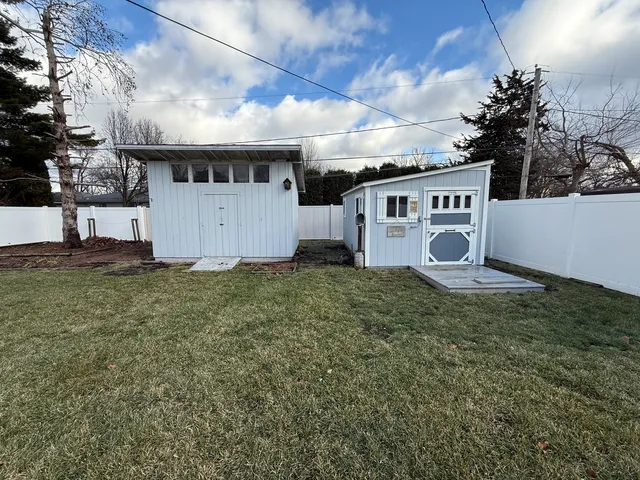 $325,000 | 833 Sheldon Avenue, Aurora, IL 60506