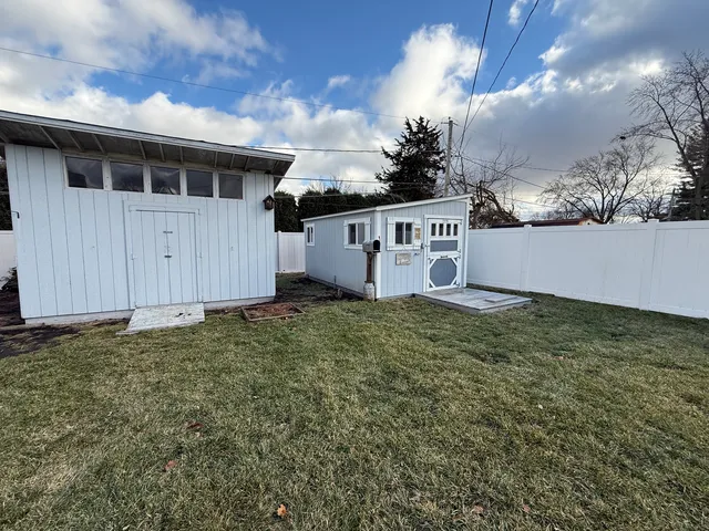 $325,000 | 833 Sheldon Avenue, Aurora, IL 60506