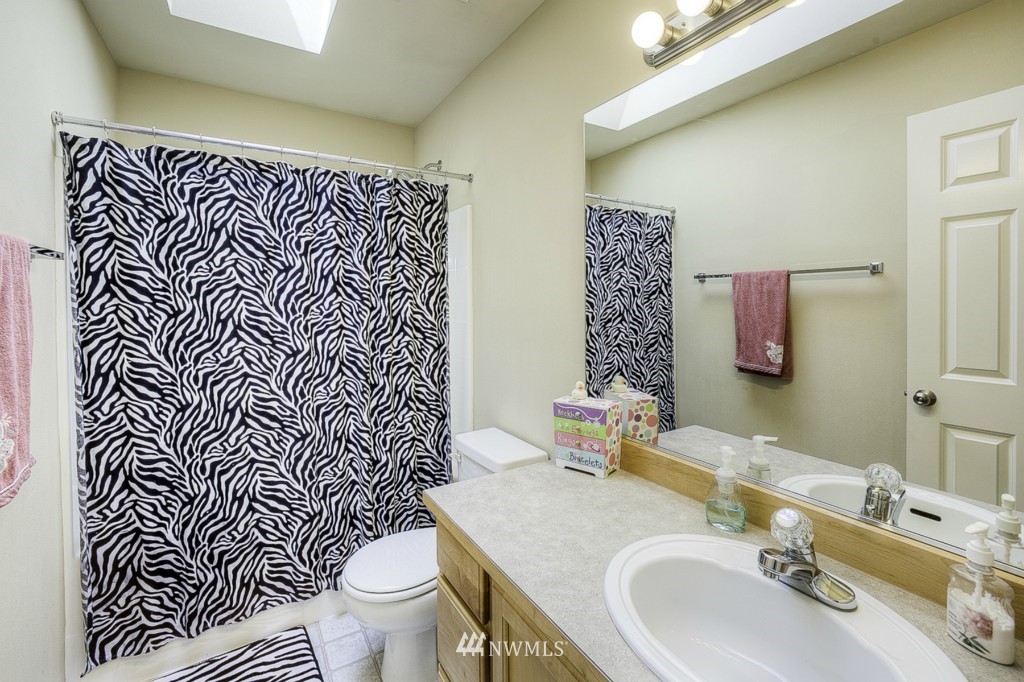 20111 Bartlett Road Bothell, WA 98012 - Photo 19 of 23