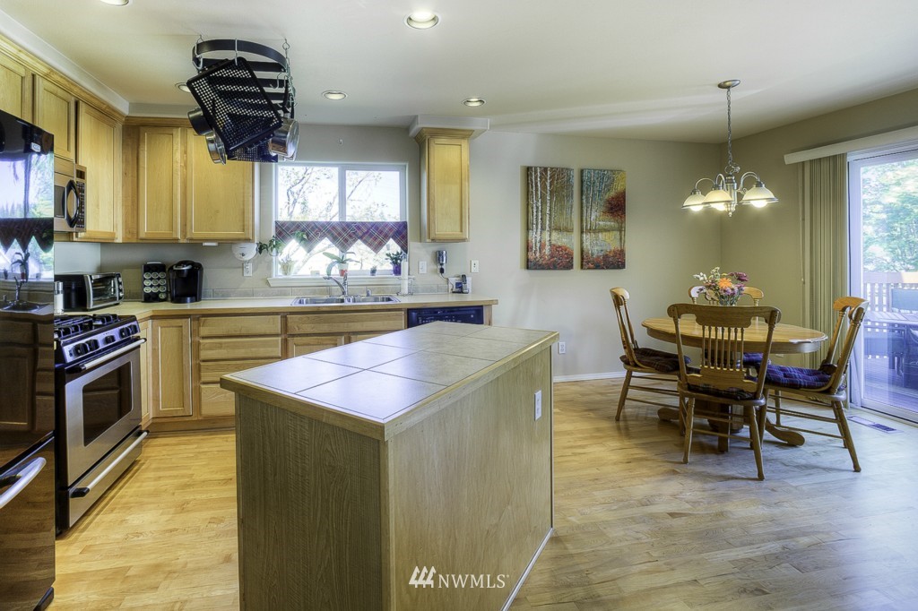 20111 Bartlett Road Bothell, WA 98012 - Photo 9 of 23