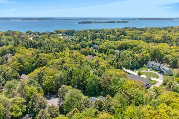 $1,995,000 | 14 Pine Ridge Road, Cumberland, ME 04110