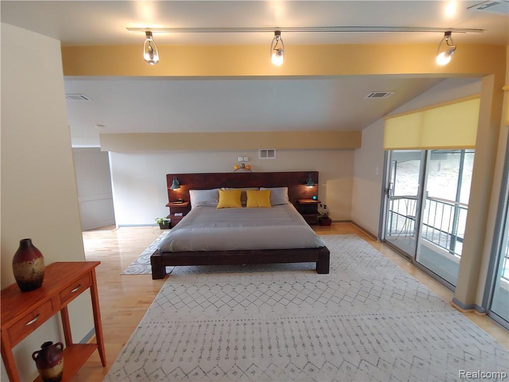 635 Canyon Road Rochester, MI 48306 - Photo 17 of 42 Master Bedroom - Upper Level