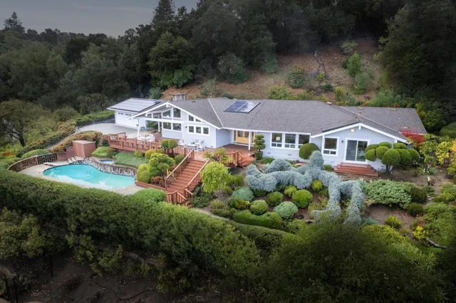 a picture of a bench in front of door