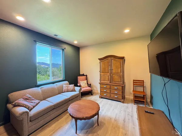 $989,000 | 1910 Foothill Drive, Redwood Valley, CA 95470